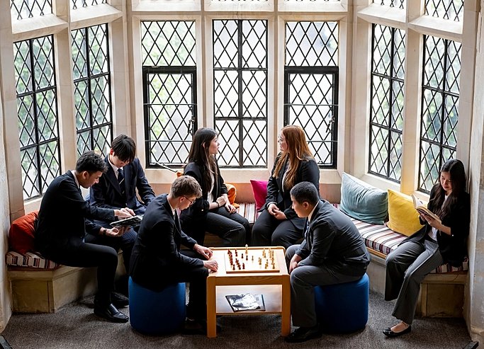  Brighton College Vibhavadi Sixth Form pupils sitting in the library at Brighton College UK, immersed in academic culture during their international trip. 