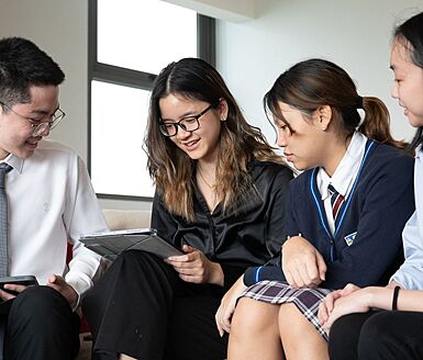  Sixth Form pupils offering advice to a younger peer, reflecting Brighton College Vibhavadi’s caring and collaborative senior school culture. 