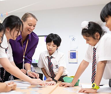  Teacher and pupils playing a learning game in a circle at Brighton College Vibhavadi, showing the school’s interactive and pupil-focused teaching style. 