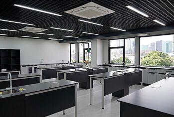 Brighton College Vibhavadi’s science laboratory, supporting hands-on STEM education and future-ready learning.