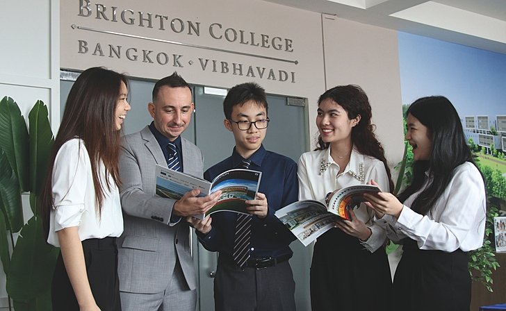  Sixth Form pupils studying together at Brighton College Vibhavadi, collaborating in a focused and inspiring academic environment. 