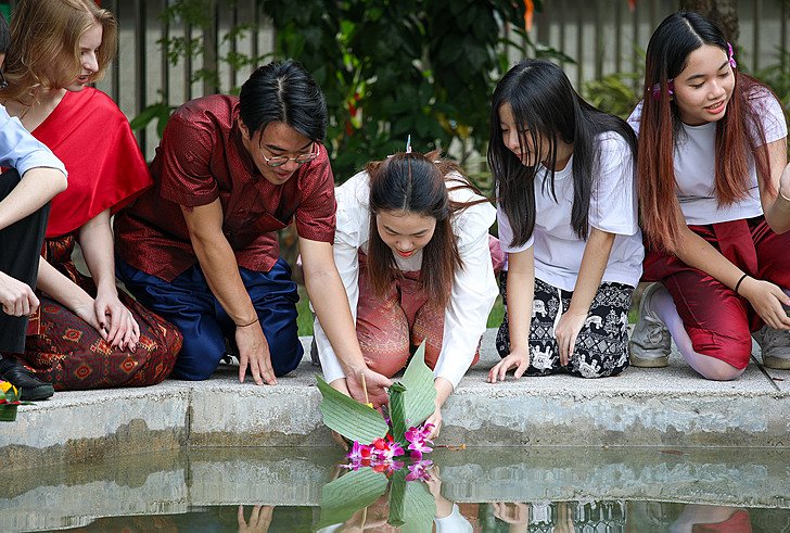  brighton college bangkok loy krathong Carousel  