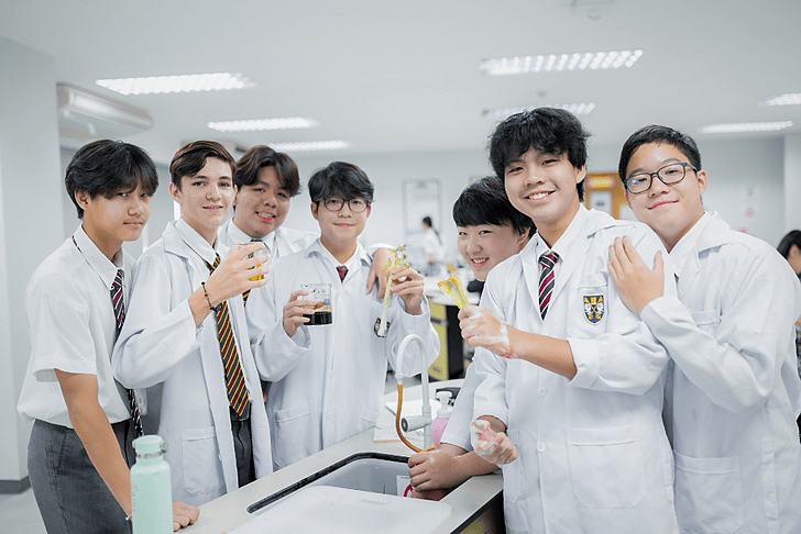  Brighton College Vibhavadi senior pupil stand in the science lab 