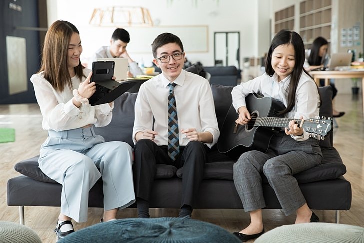  Sixth Form pupils playing guitar and enjoying music together at Brighton College Vibhavadi, part of the school’s co-curricular life. 
