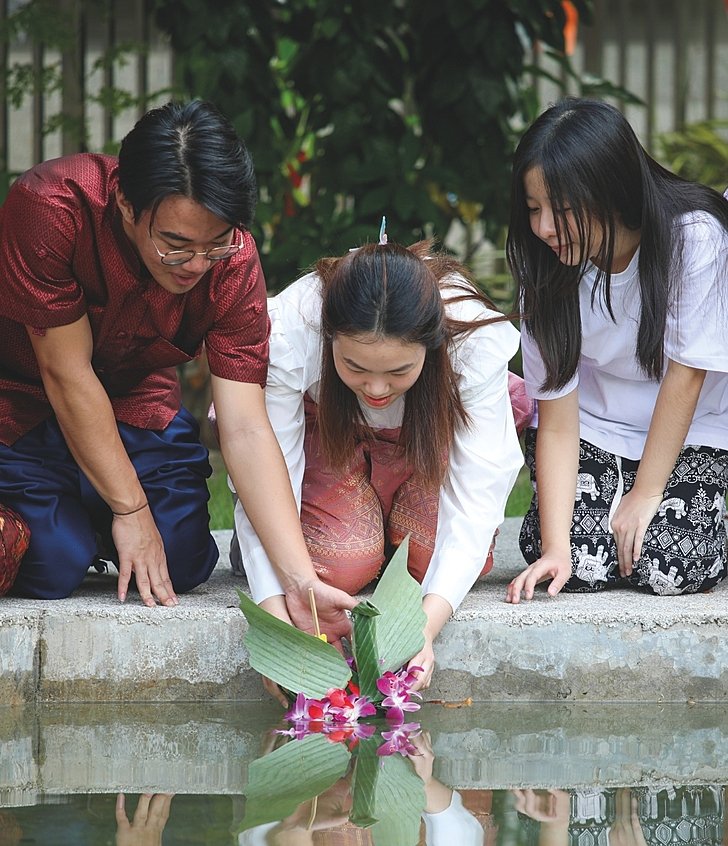  Pupils at Brighton College Vibhavadi joining Loy Krathong activities, learning Thai culture as part of a school for global citizens. 