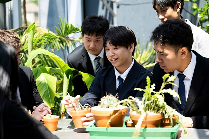  pupils plant talk at brighton college vibhavadi assembly 