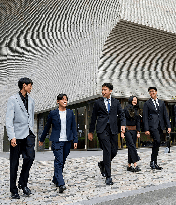  Brighton College Vibhavadi pupils smiling and posing for a group photo during Open House, reflecting joy and community at one of the best international schools in Thailand. 
