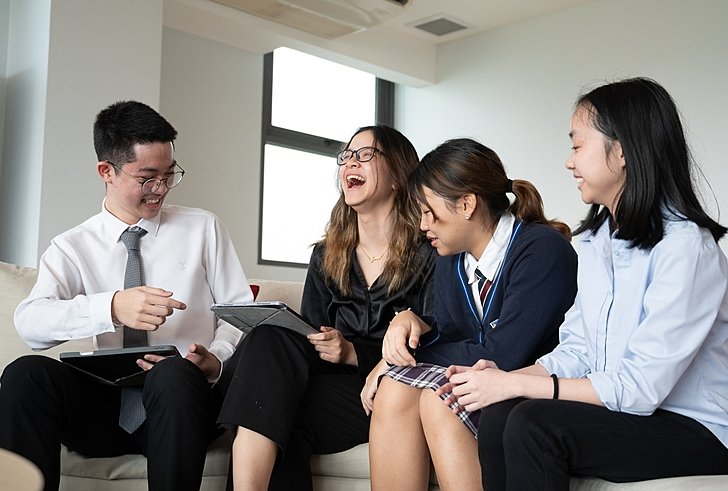  Sixth Form pupils studying together at Brighton College Vibhavadi, collaborating in a focused academic setting that prepares them for university success. 