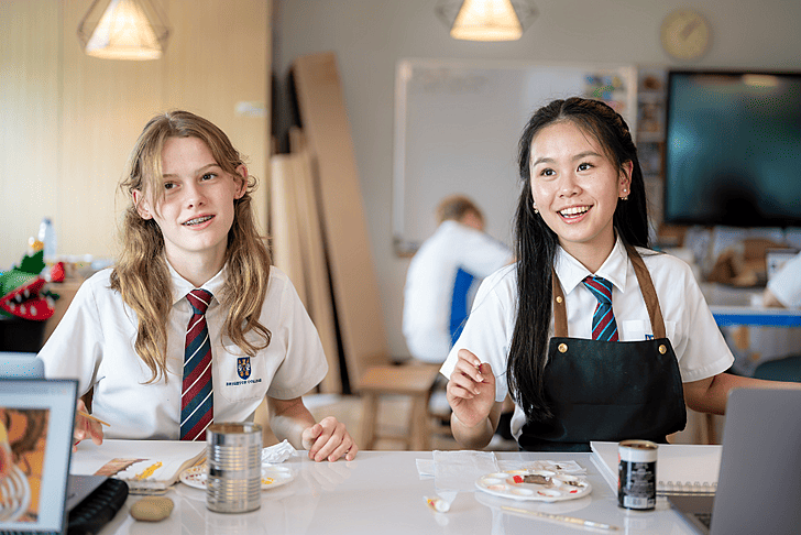  Two-pupils-of-Brighton-College-Vibhavadi-brightly-look-out-during-doing-creative-art 